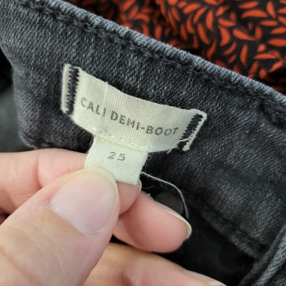Madewell Cali Demi-Boot Jeans in Berkeley Black: Chewed-Hem Edition - Picture 8 of 9